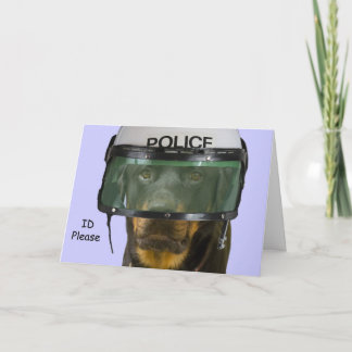 Cartão de Polícia Rottweiler Focando para uma Caus