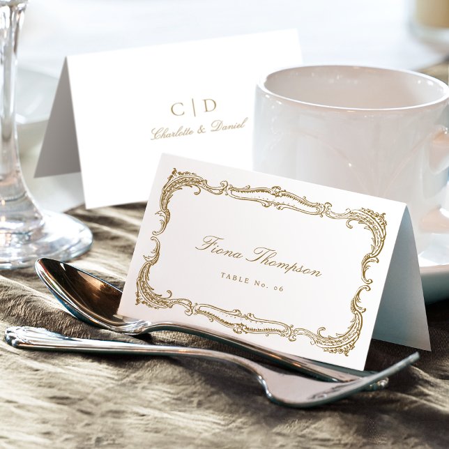 Cartão de Posicionamento Dobrável de Roteiro Cláss (Gold Vintage Classic Script Foldable Place Card)