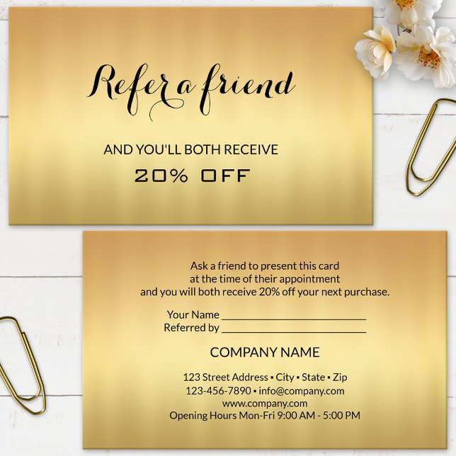 Cartão de Referência de Ouro Conte a um Amigo Empr (Elegant referral business card featuring a minimalist gold printed design.)