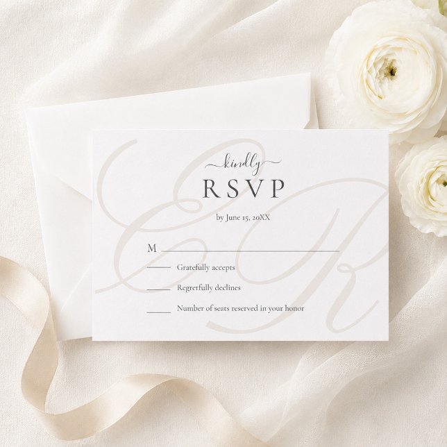 Cartão de Resposta de Casamento com Monograma Mini (Minimalist Monogram Wedding RSVP Card on a table with white flowers)