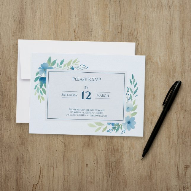 Cartão de Resposta RSVP Floral de Aquarela Azul Bo (Pretty Blue Watercolor Floral RSVP Response Card.)