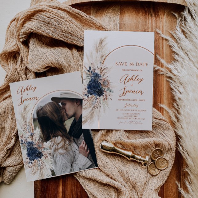 Cartão de Salvar a Data de Noivado Boho Azul Marin (Boho Navy Blue Rust Save The Date Card with Photo | Bohemian Pampas Wedding Save our Date)