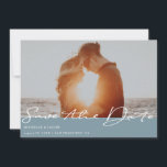 Cartão de Salvar Data com Foto em Azul Ardósia Pas<br><div class="desc">Nossa coleção pastel arejada apresenta uma bela paleta de cores com azul ardósia,  rosa e prata mate combinados com tipografia moderna,  letra cursiva e fonte elegante. É moderno e minimalista com um toque e pode ser ótimo para casamentos durante todo o ano.</div>