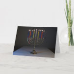 Cartão de Saudação Chanukah Personalizável do vazi<br><div class="desc">Uma menorah acendeu na 8ª noite de Chanukah. Personalize para adicionar sua própria mensagem.</div>