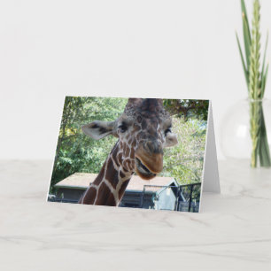 Cartão de saudação com girafa no interior em branc