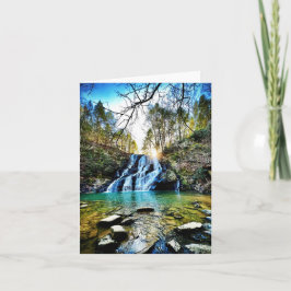 Cartão de saudação dobrado com motivo em cascata