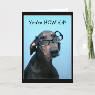 Cartão de saudação engraçado de aniversário de cãe