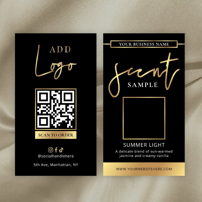 Cartão de Teste de Aroma de Vela Amostra de Perfum (Elegant black and faux gold scent sample card template with scannable QR code and your logo)