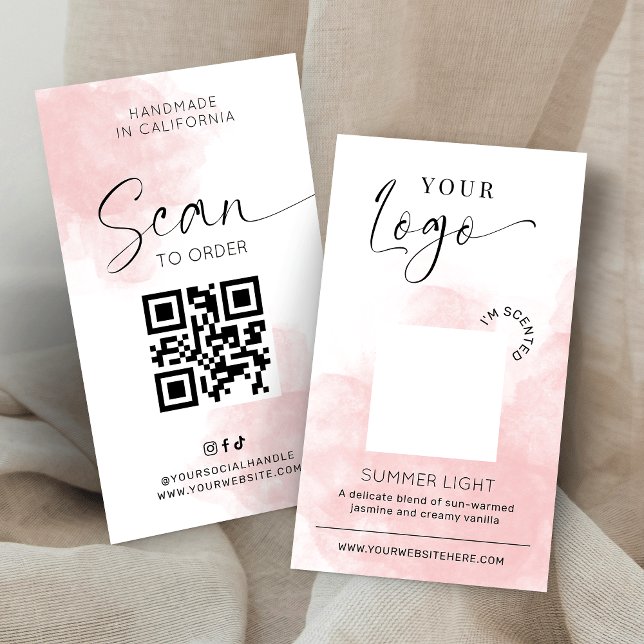 Cartão de Teste de Aroma de Vela Blush Rosa Aquare (Elegant scent tester card template with blush pink watercolor background)