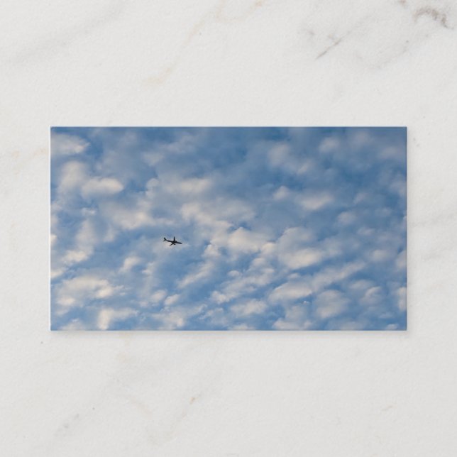 Cartão De Visita Airplane Crossing a Cloud-Filled Blue Sky (Frente)