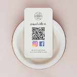 Cartão De Visita Análise QR para Ligar | Cinza Instagram no Faceboo<br><div class="desc">Um simples e ousado exame de negócios de cinza personalizado para se conectar conosco em cartões de visitas de código QR do Instagram e do Facebook em um estilo moderno minimalista. O modelo versátil pode ser facilmente atualizado com o logotipo, gráfico ou foto da sua empresa, código QR, texto personalizado...</div>