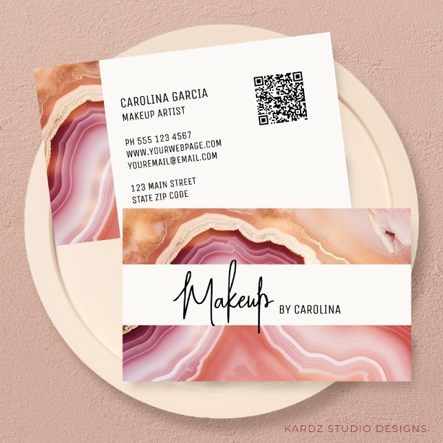 Cartão De Visita Artista Moderno de Maquiagem de Luxo (Business cards are shown in 3.5 x 2.0 inch size. Enter URL to create QR Code and add your info.)