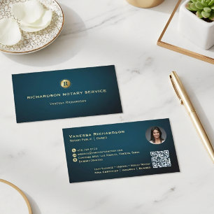Cartão De Visita Azul Escuro e Dourado Monograma Foto QR Notícia So