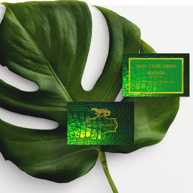 Cartão De Visita Barramento de Pele Verde Luxurioso e Iridescente (Faux Croc Green Logo Business Cards)