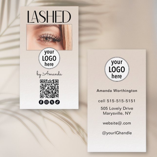 Cartão De Visita Beige Blush Lashed Logo QR Code Social (Criador carregado)