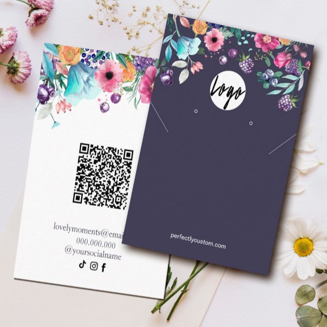 Cartão De Visita Berry Sweet Blueberry e Flores Earing Display (Blueberry & Flowers Earring Display
#blueberry#springbloomflower#wildflowers #qrcode#navy #favorgift)
