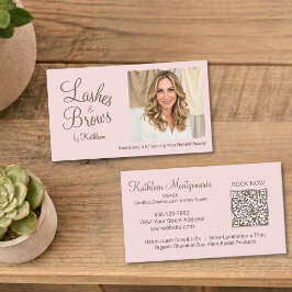 Cartão De Visita Blush Pink Script Photo QR Code Lashes and Brows