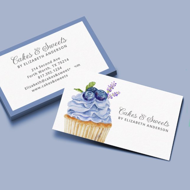 Cartão De Visita Chef de pastelaria de Cupcakes de bolos e doces (An elegant Bakery business card featuring a blueberry cupcake.)
