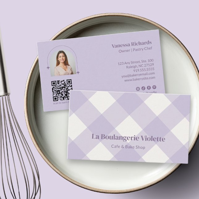 Cartão De Visita Chic Gingham Purple Bakery QR Photo  (Criador carregado)