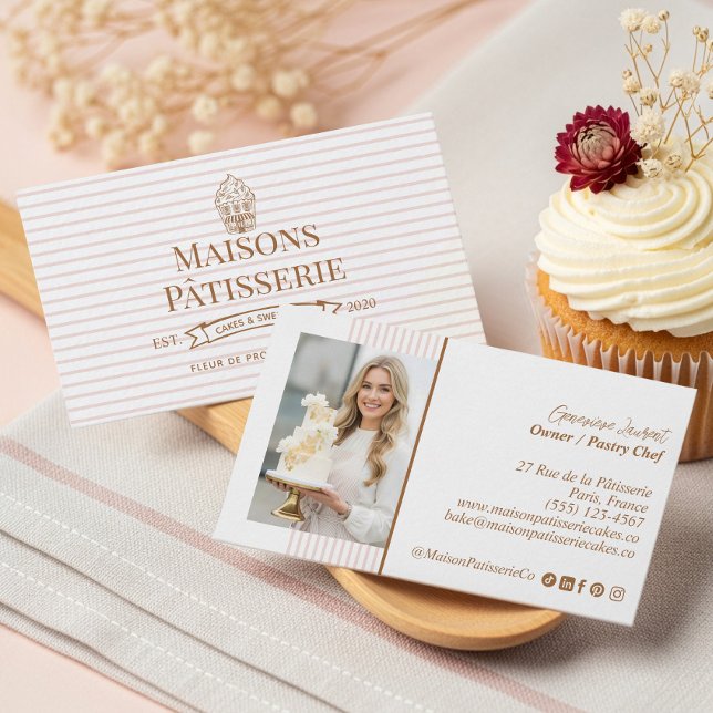 Cartão De Visita Chic Stripe Floral Cupcake Pastry Cake Bakery Shop (Chic Stripe Floral Cupcake Pastry Cake Bakery Shop Business Card)