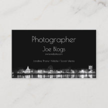 Cidade iluminada à noite