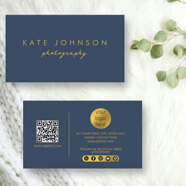 Cartão De Visita Código de QR de Script Moderno Dourado Azul Mídia  (Blue Gold Modern Script QR Code Social Media B Business Card)