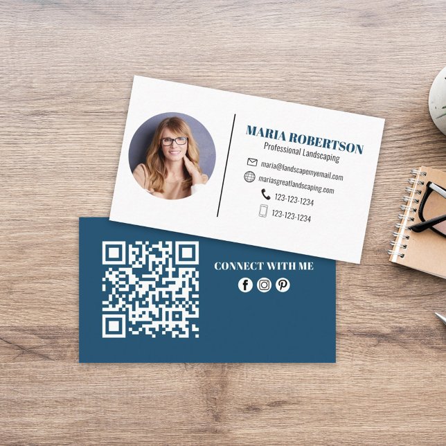 Cartão De Visita Código de QR Mínimo Moderno e Simples Azul de Mídi (Modern style photo business card with circle photo template. )