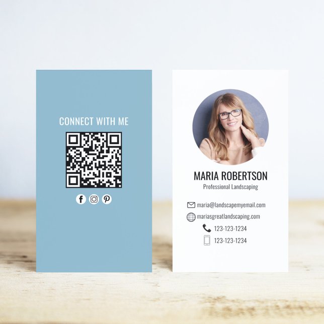 Cartão De Visita Código QR de Foto Azul Moderno Conecte-se Comigo (Modern photo and logo blue and white business card template. )