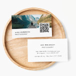 Cartão De Visita Código QR de fotografia | Fotografia Moderna<br><div class="desc">Um simples modelo de cartão de negócios personalizado em um estilo moderno minimalista que pode ser facilmente atualizado com seu código QR,  fotografia e detalhes de contato. O design fotográfico perfeito para um fotógrafo,  designer ou qualquer pessoa que procura um cartão de visita de design de fotografia!</div>