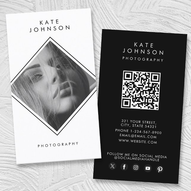 Cartão De Visita Código QR de Fotografia Simples Preta e Branca Mod (Modern Simple Black & White Photography QR Code Business Card)