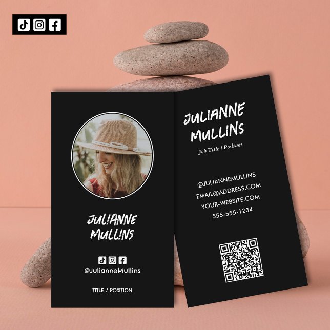 Cartão De Visita Código QR de Influenciador de Mídia Social (
Social media influencer, content creator photo business cards with QR Code and 3 media icons)