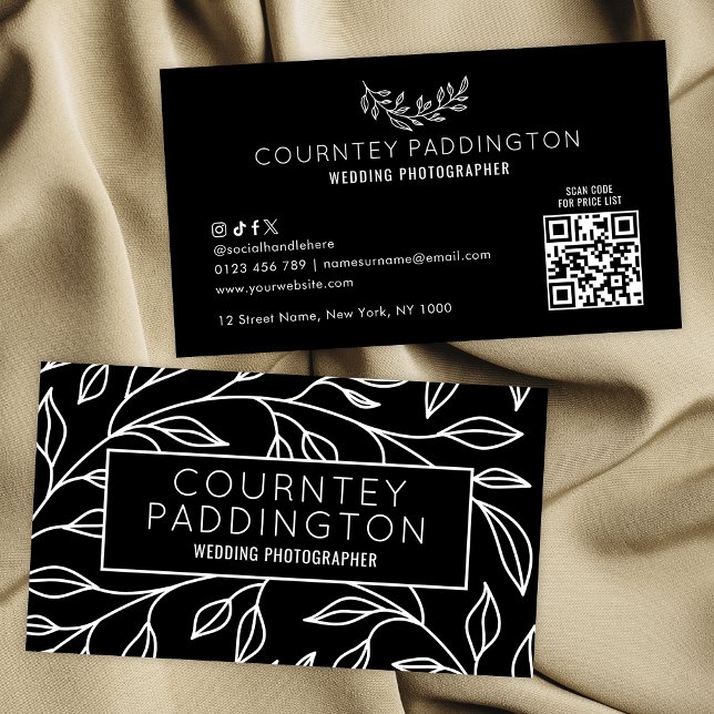 Cartão De Visita Código QR de Salão de Beleza Floral Branca e Preta (Modern black and white floral design social media QR code business cards)