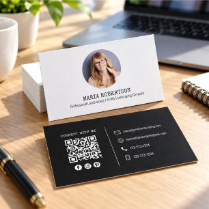 Cartão De Visita Código QR Minimalista de Mídia Social Moderna