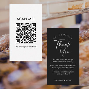 Cartão De Visita Código QR Minimalista Preto para Avaliar com Letra