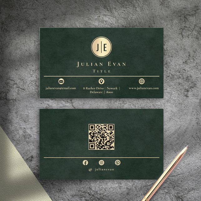 Cartão De Visita Código Qr Modern Escaneável Monograma Verde Esmera (Emerald Green Monogram Modern Scannable Qr Code Business Card)