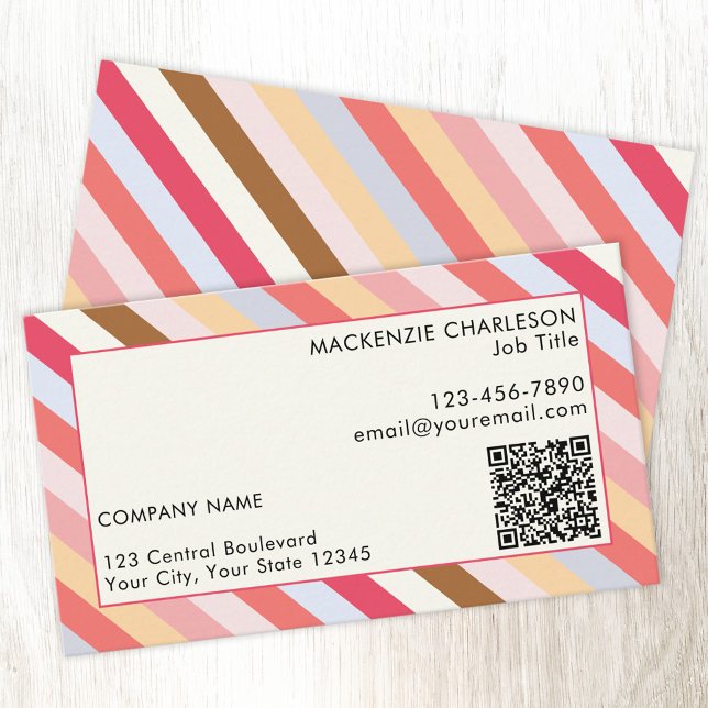 Cartão De Visita Código QR Moderno de Stripe Diagonal (Muted candy stripe pattern business card with custom text and QR code)