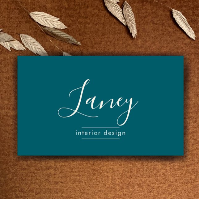 Cartão De Visita Código QR Personalizado Azul Verde Design de Inter (Custom elegant script teal and cream simple interior design professional business card template.
)