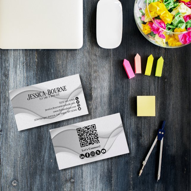 Cartão De Visita Código QR Profissional Minimalista Branco Prata (Criador carregado)