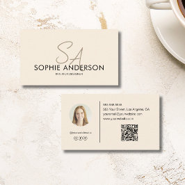 Cartão De Visita Creme Profissional Moderno com Foto QR Monograma