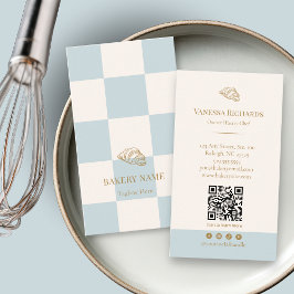 Cartão De Visita Croissant de Padaria QR Café Xadrez Azul Legal