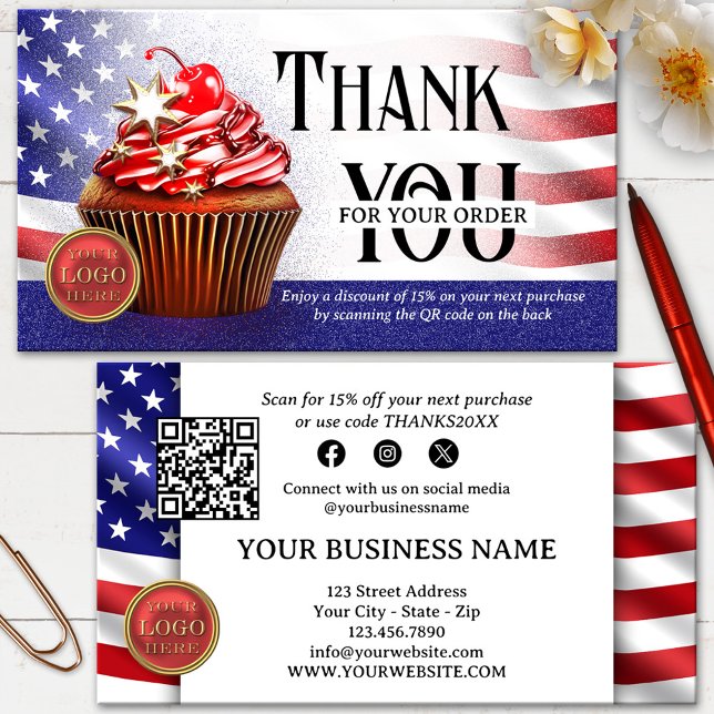 Cartão De Visita Cupcake com Código QR da Bandeira dos EUA Obrigado (Thank you for your order business card featuring a festive cupcake with the American flag - QR code)