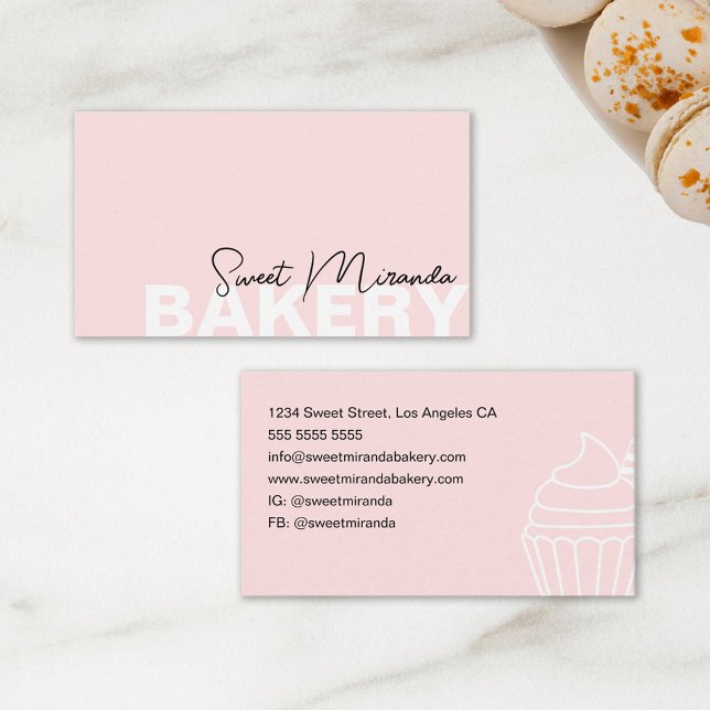 Cartão De Visita Cupcake de Script Moderno Rosa Mínimo de Bakery (Minimal Bakery Pink Modern Script Cupcake Business Card)