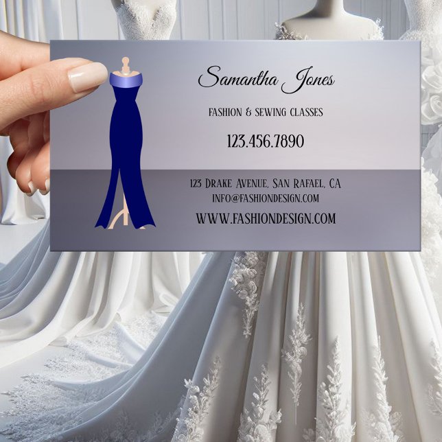 Cartão de Visita de Costura de Moda ou Butique (Seamstress, dressmaker or fashion boutique business card featuring an elegant dress on chic grey)