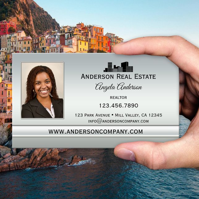 Cartão de visita de Foto Profissional de Prata Ele (Business card featuring your own logo and photo on a silver printed background)