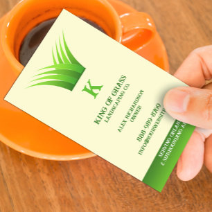 Cartão de visita de logotipo do gramado de cuidado