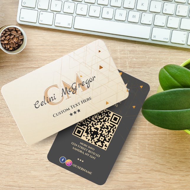 Cartão de visita de Monograma Dourado e Preto de L (Luxury Black & Gold Monogram Business Card with QR Code )