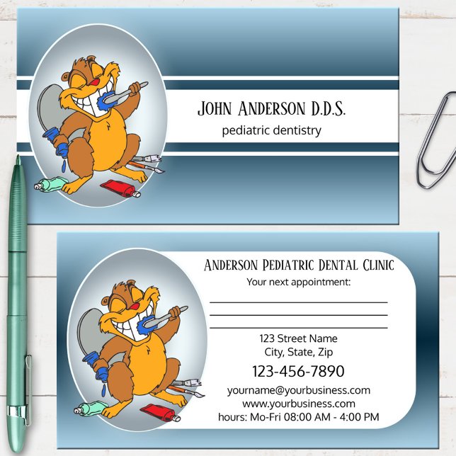 Cartão de visita de Nomeação de Dentista Pediátric (Pediatric dentist business card featuring an image of a cute animal happily brushing it's teeth)