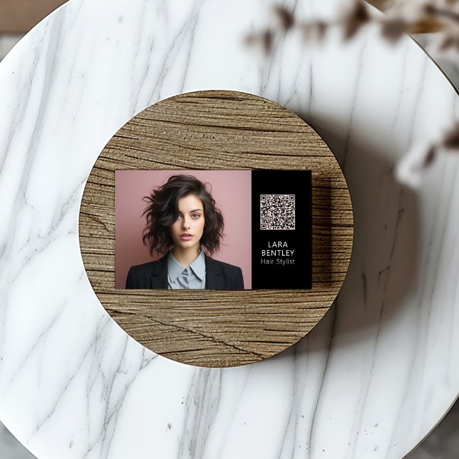 Cartão de visita de QRcode de mídia social de esti (Hair stylist business card with a portrait style photograph, name and QR code on a black background)