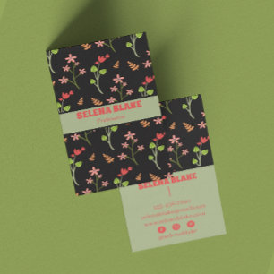Cartão De Visita Design Floral Elegante com fundo escuro