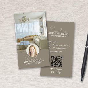 Cartão De Visita Designer de Interiores Foto QR Nome do Script Bege